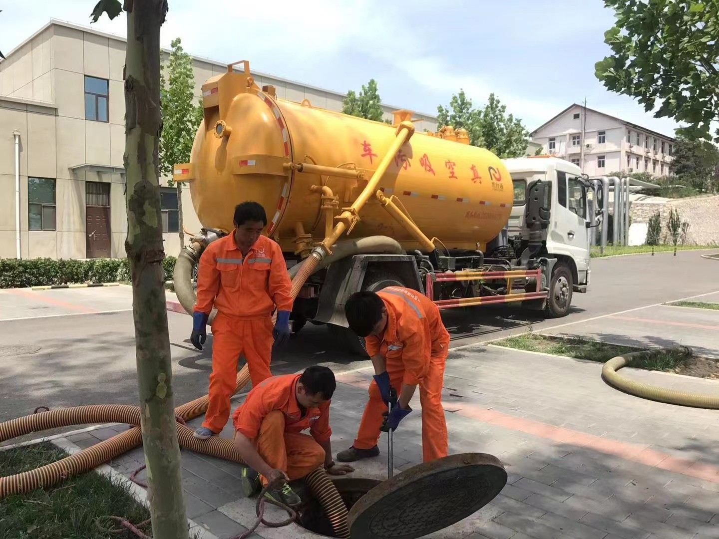 湖南化粪池清理与5-8吨吸粪车施工效率分析